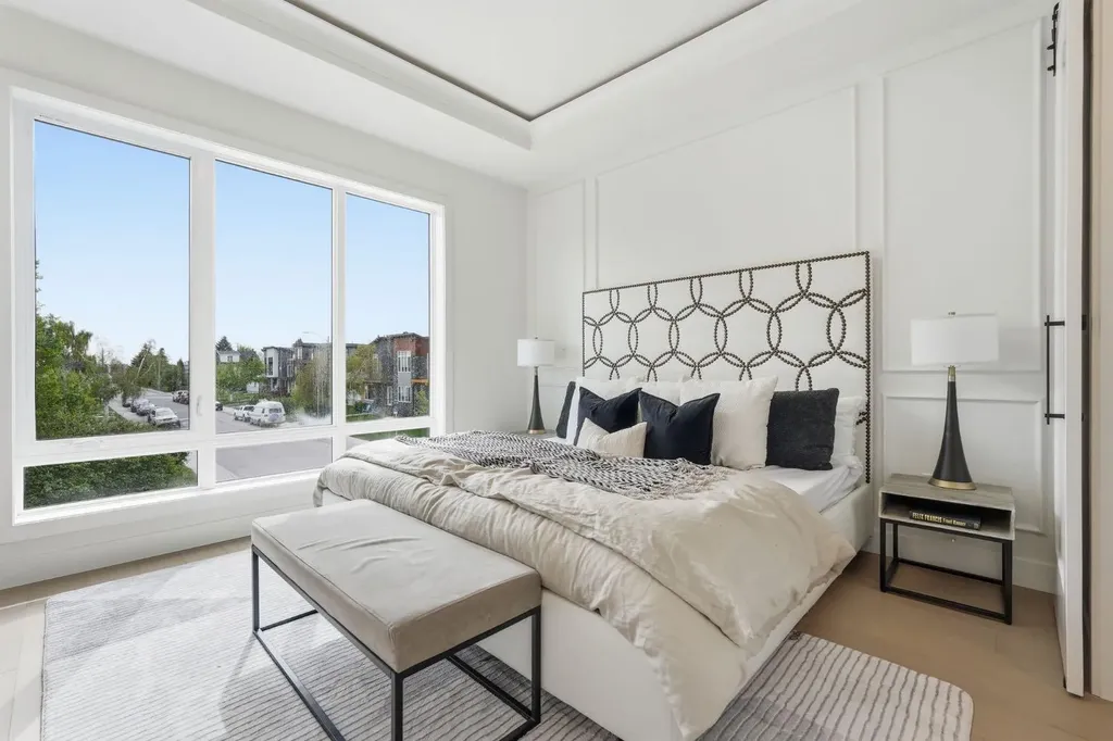 2105B 7 Street NE Calgary AB T2E4C7