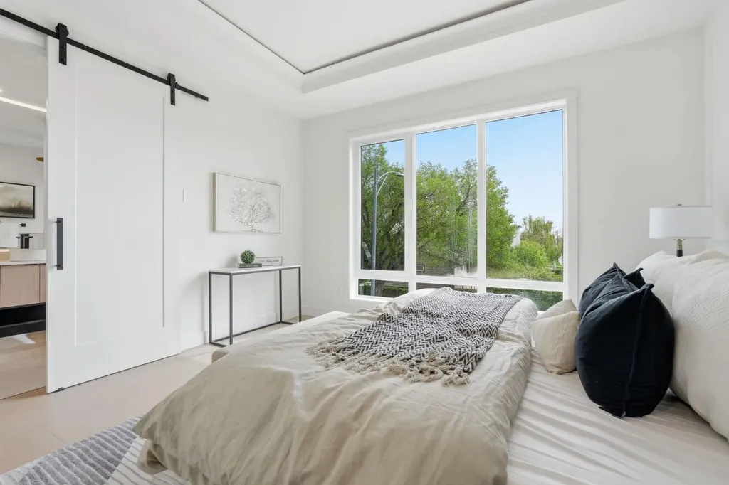2105B 7 Street NE Calgary AB T2E4C7
