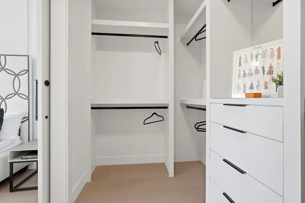 2105B 7 Street NE Calgary AB T2E4C7