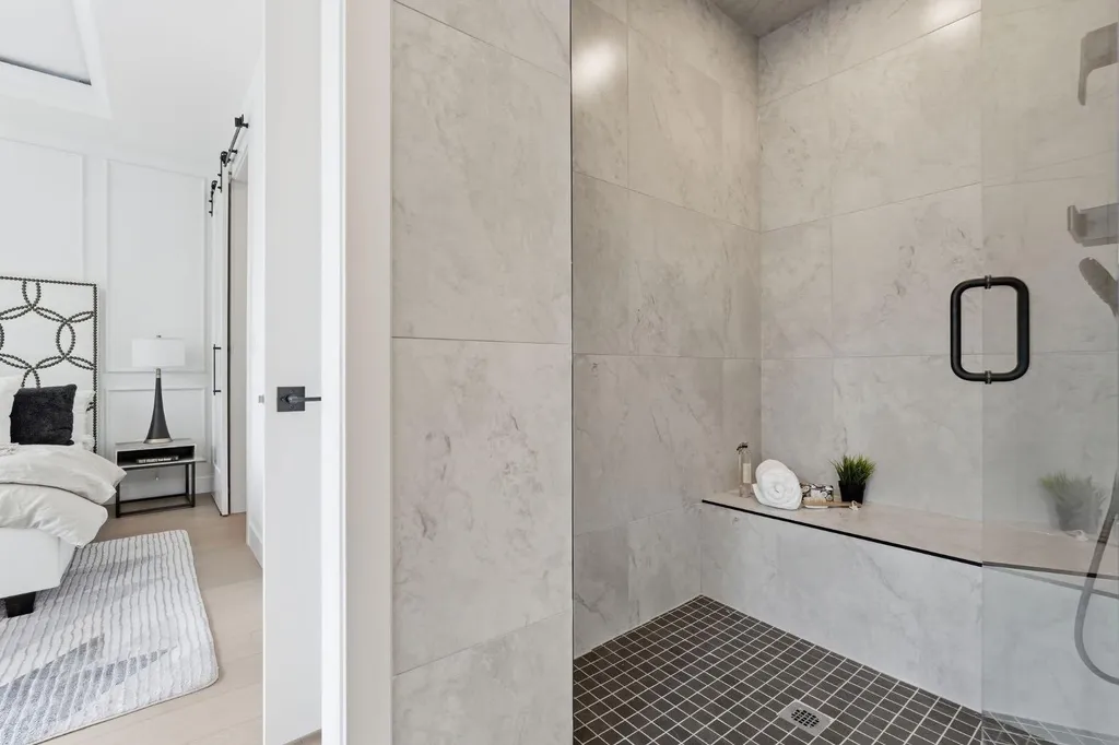 2105B 7 Street NE Calgary AB T2E4C7