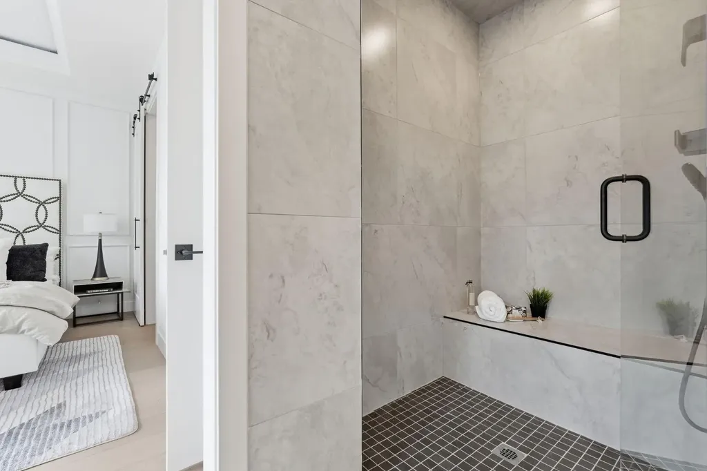 2105B 7 Street NE Calgary AB T2E4C7