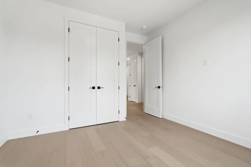 2105B 7 Street NE Calgary AB T2E4C7