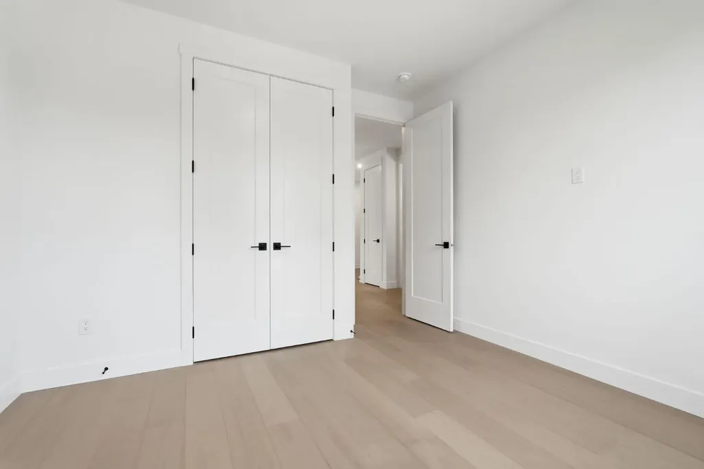 2105B 7 Street NE Calgary AB T2E4C7