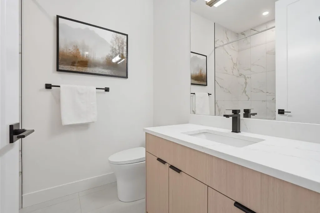 2105B 7 Street NE Calgary AB T2E4C7