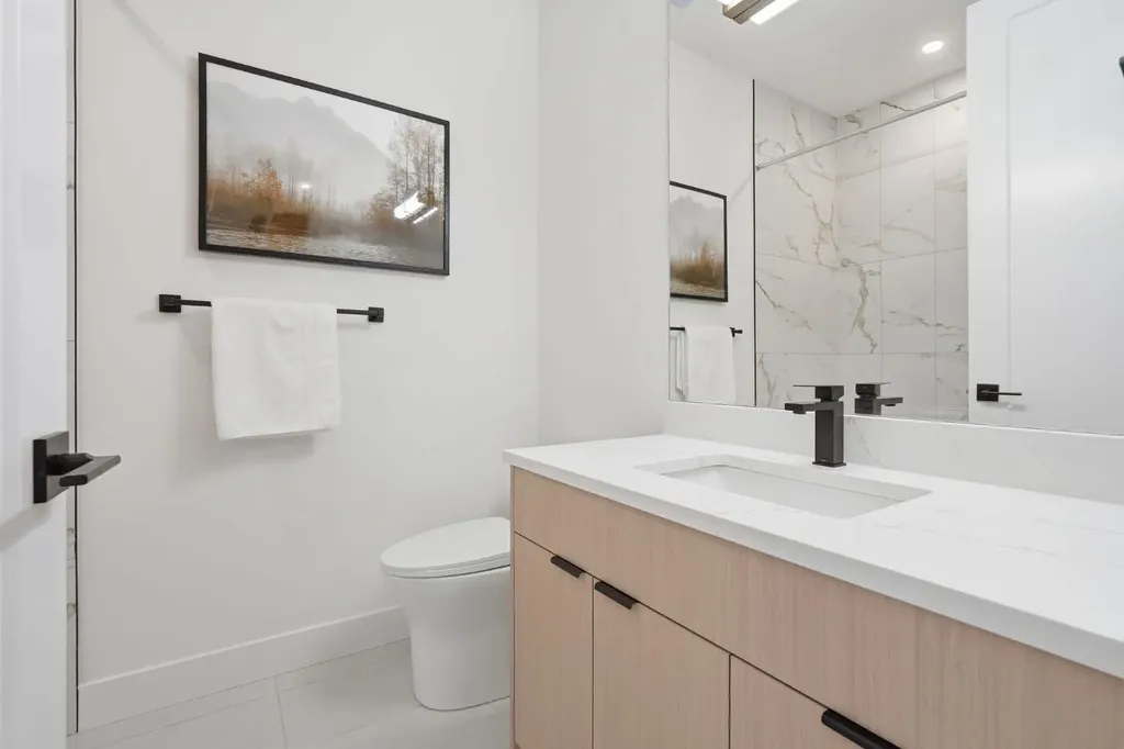 2105B 7 Street NE Calgary AB T2E4C7