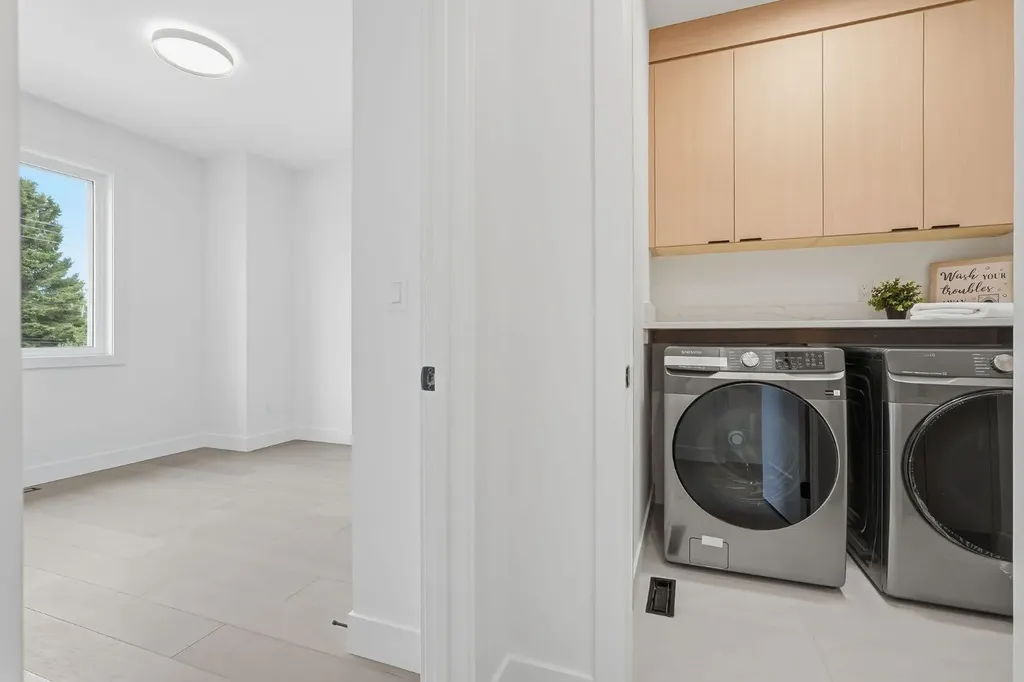 2105B 7 Street NE Calgary AB T2E4C7
