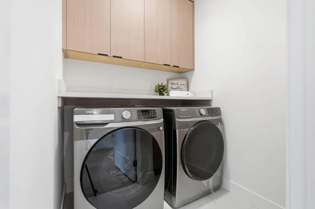 2105B 7 Street NE Calgary AB T2E4C7