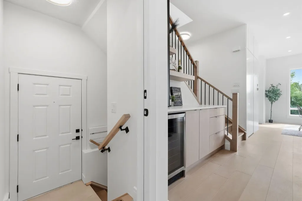 2105B 7 Street NE Calgary AB T2E4C7