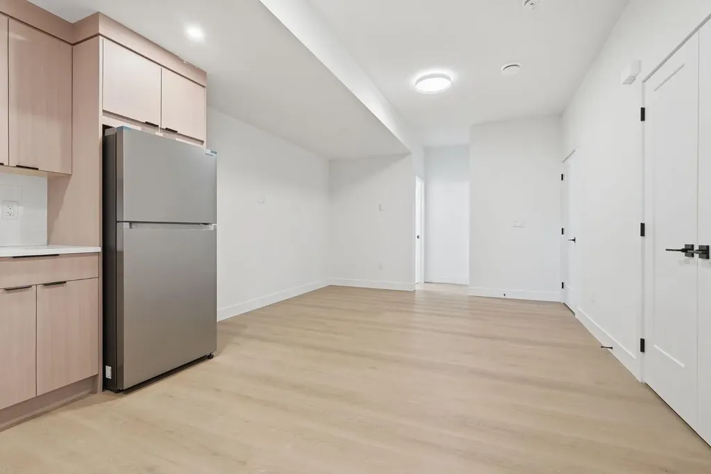 2105B 7 Street NE Calgary AB T2E4C7