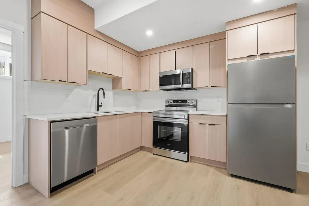 2105B 7 Street NE Calgary AB T2E4C7