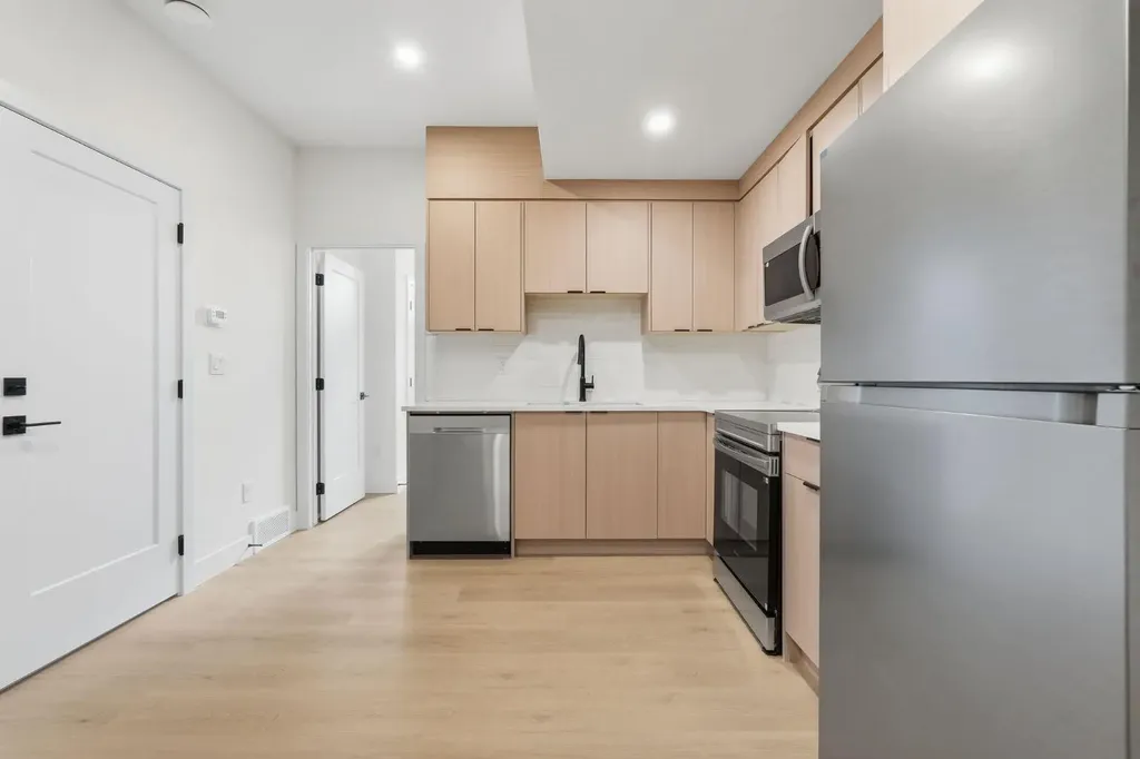 2105B 7 Street NE Calgary AB T2E4C7