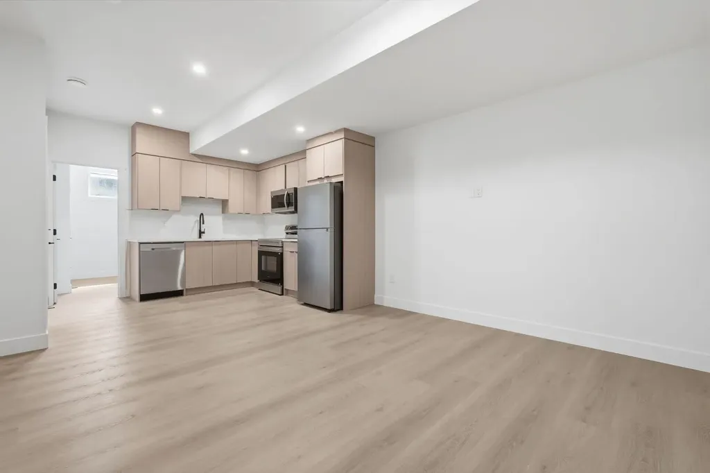 2105B 7 Street NE Calgary AB T2E4C7