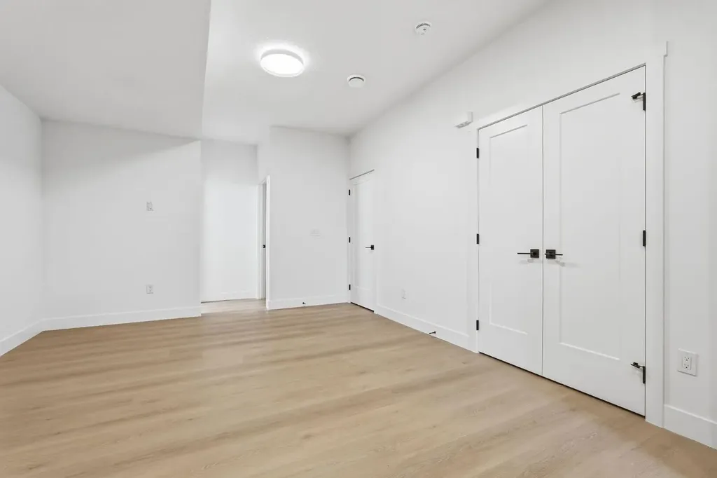 2105B 7 Street NE Calgary AB T2E4C7