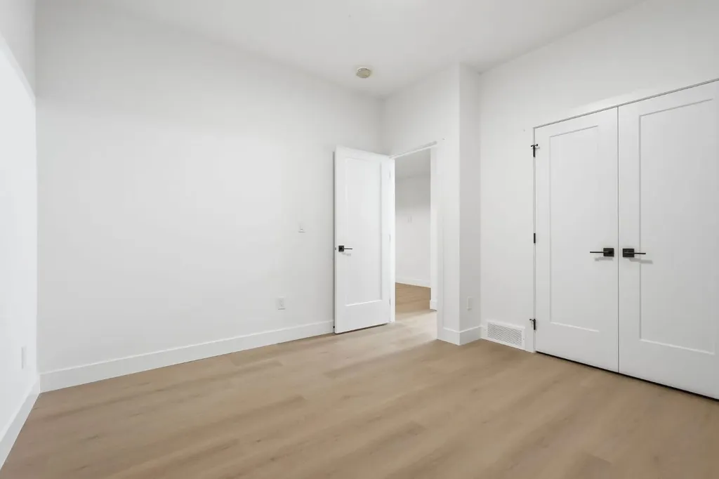 2105B 7 Street NE Calgary AB T2E4C7