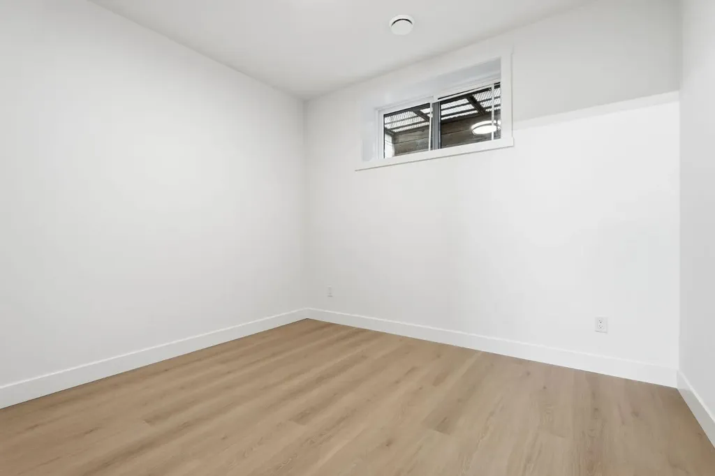 2105B 7 Street NE Calgary AB T2E4C7
