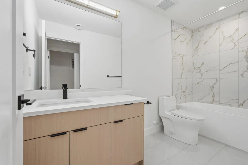 2105B 7 Street NE Calgary AB T2E4C7