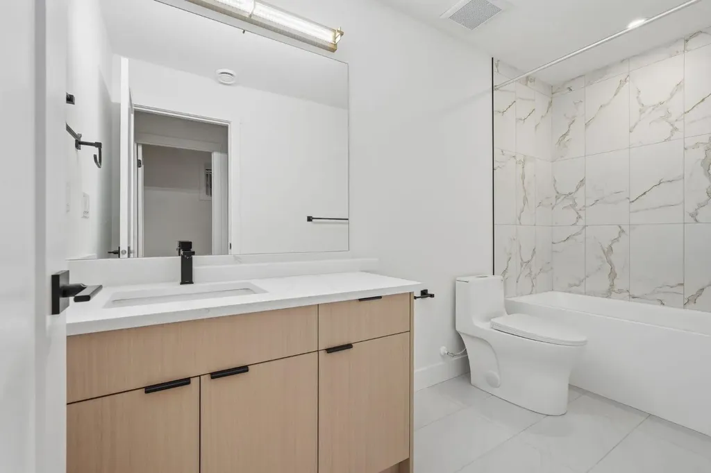 2105B 7 Street NE Calgary AB T2E4C7
