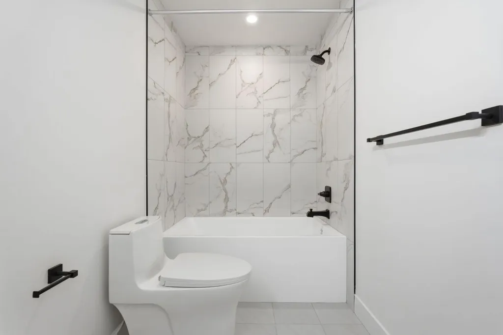 2105B 7 Street NE Calgary AB T2E4C7