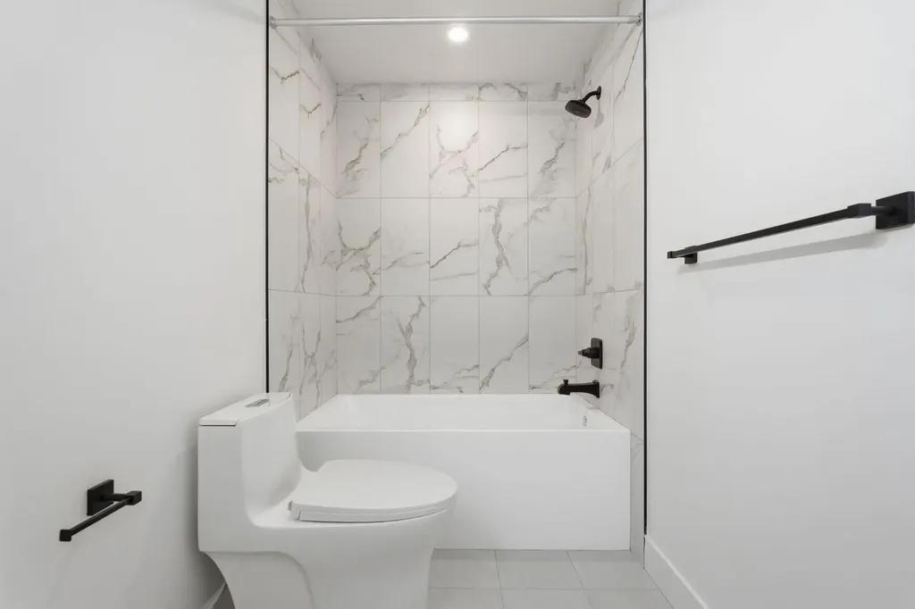 2105B 7 Street NE Calgary AB T2E4C7