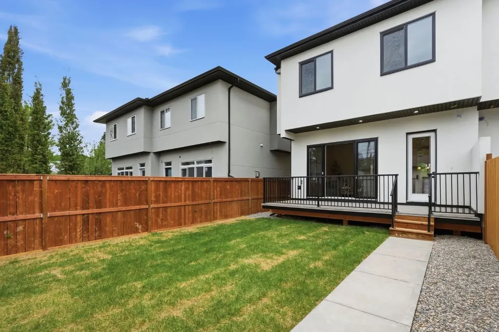 2105B 7 Street NE Calgary AB T2E4C7