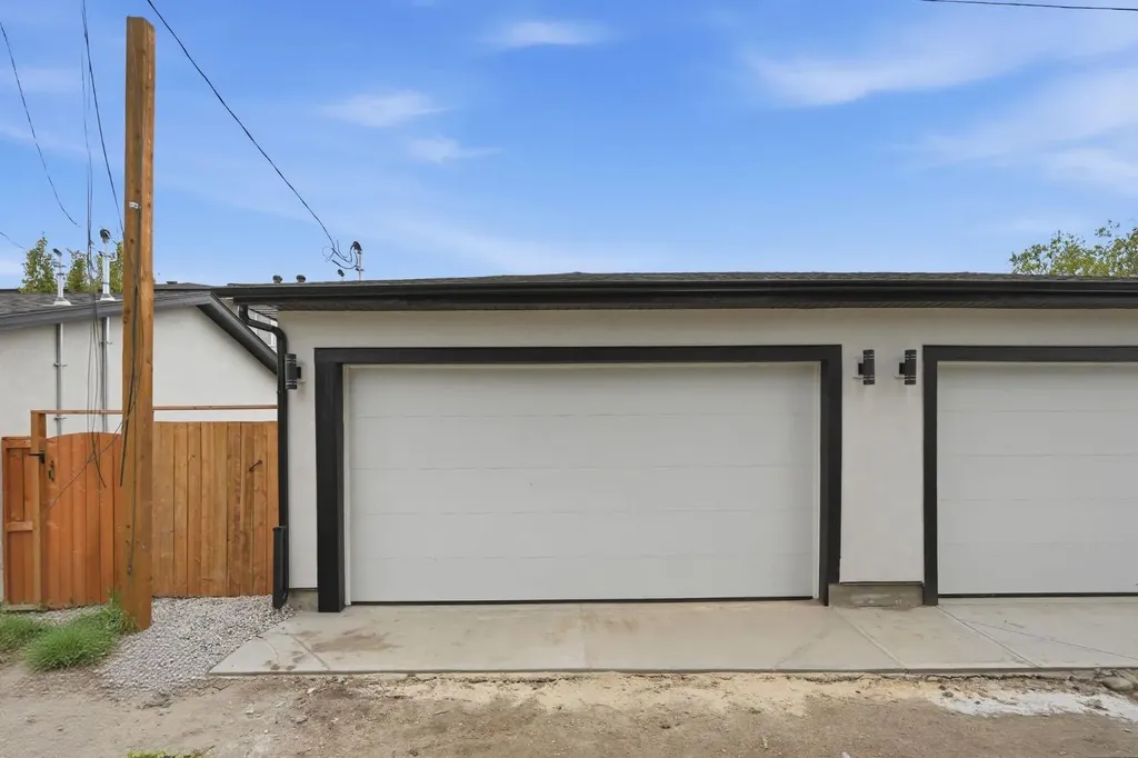 2105B 7 Street NE Calgary AB T2E4C7