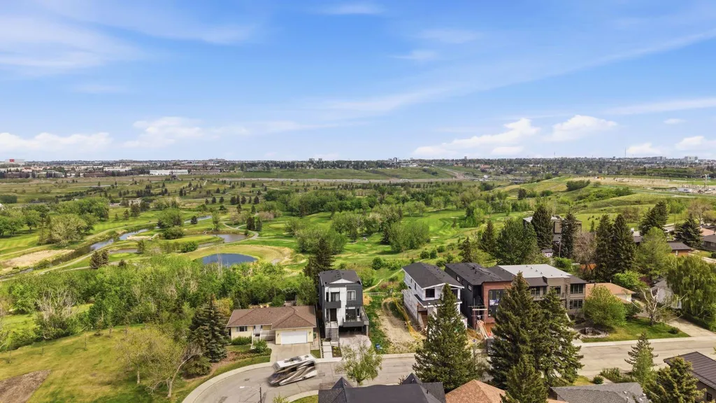 2105B 7 Street NE Calgary AB T2E4C7