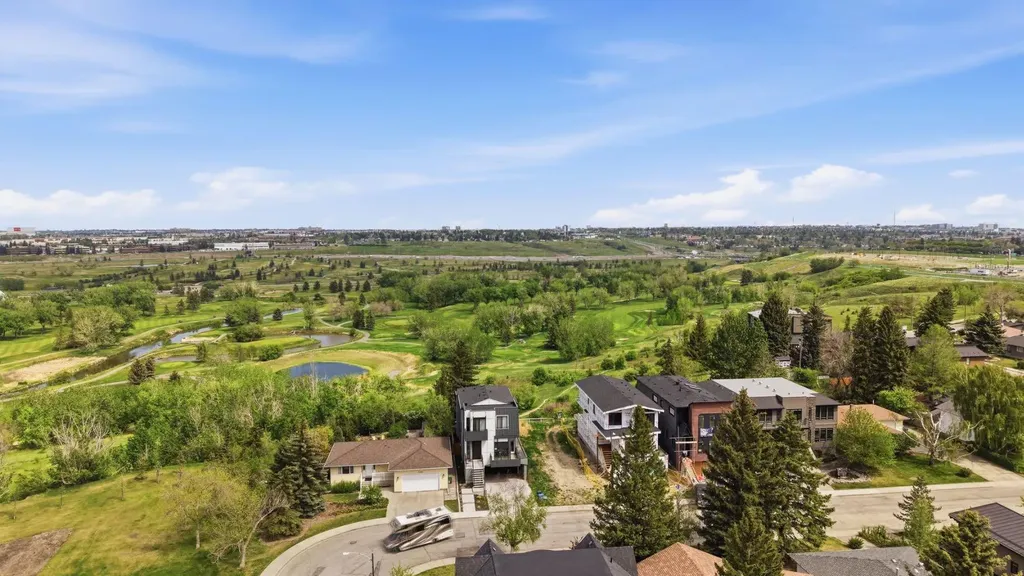 2105B 7 Street NE Calgary AB T2E4C7
