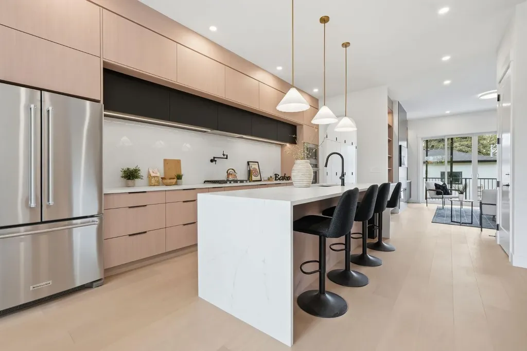 2105B 7 Street NE Calgary AB T2E4C7