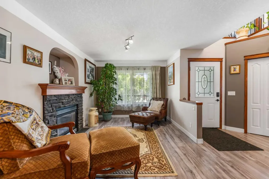 123 Hawkmere View Chestermere AB T1X 1T7