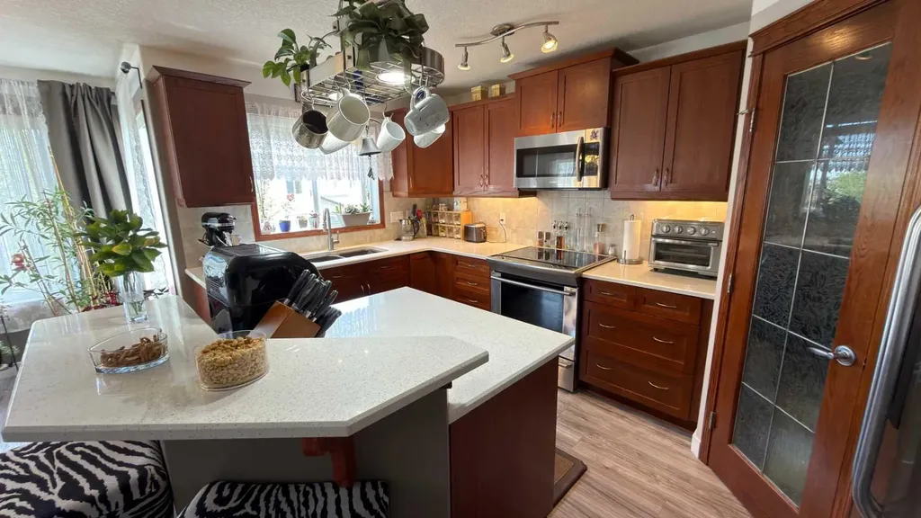 123 Hawkmere View Chestermere AB T1X 1T7
