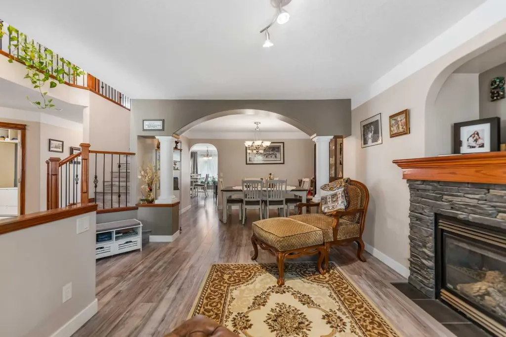 123 Hawkmere View Chestermere AB T1X 1T7