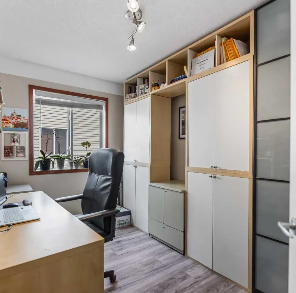 123 Hawkmere View Chestermere AB T1X 1T7