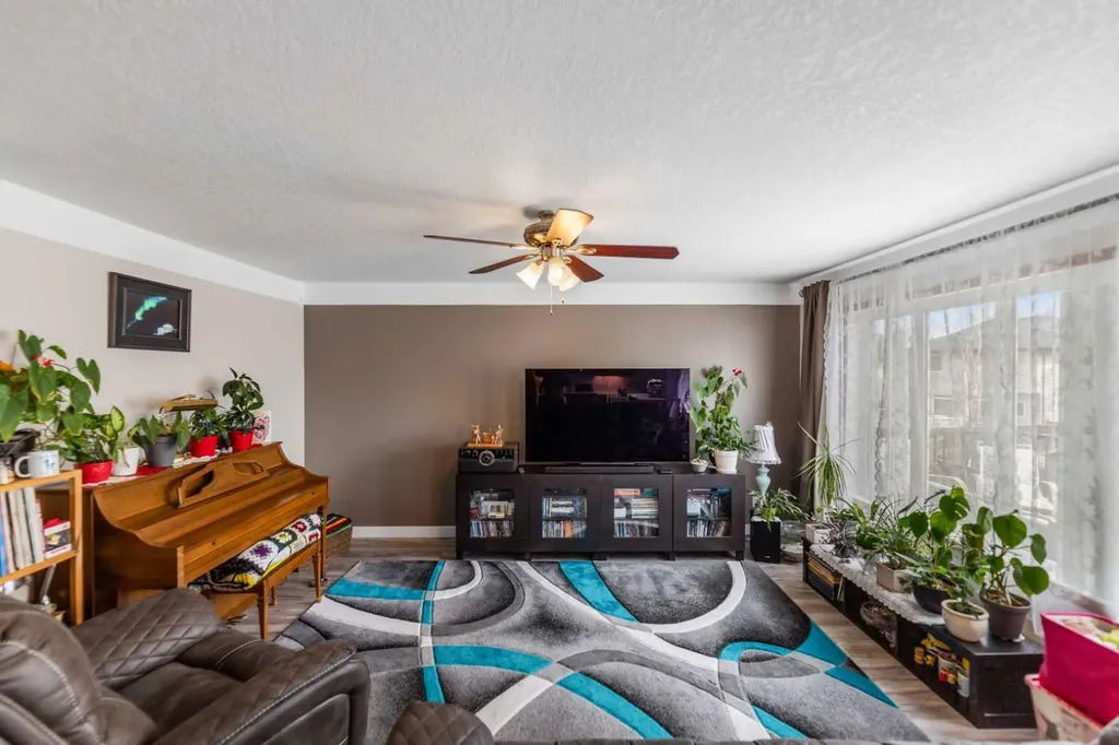 123 Hawkmere View Chestermere AB T1X 1T7