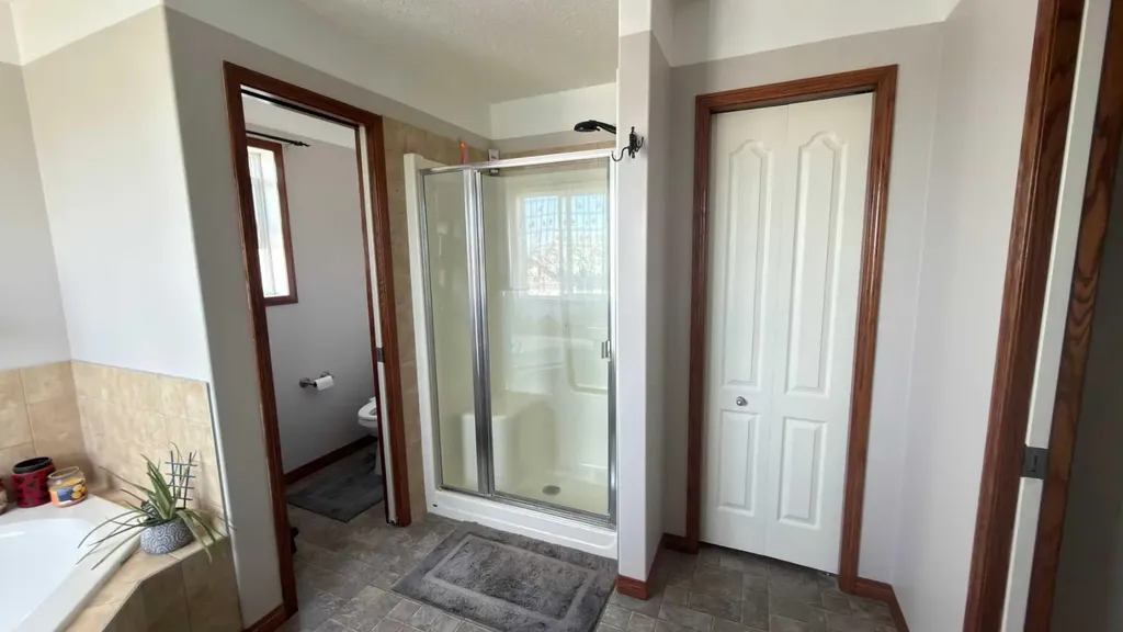 123 Hawkmere View Chestermere AB T1X 1T7