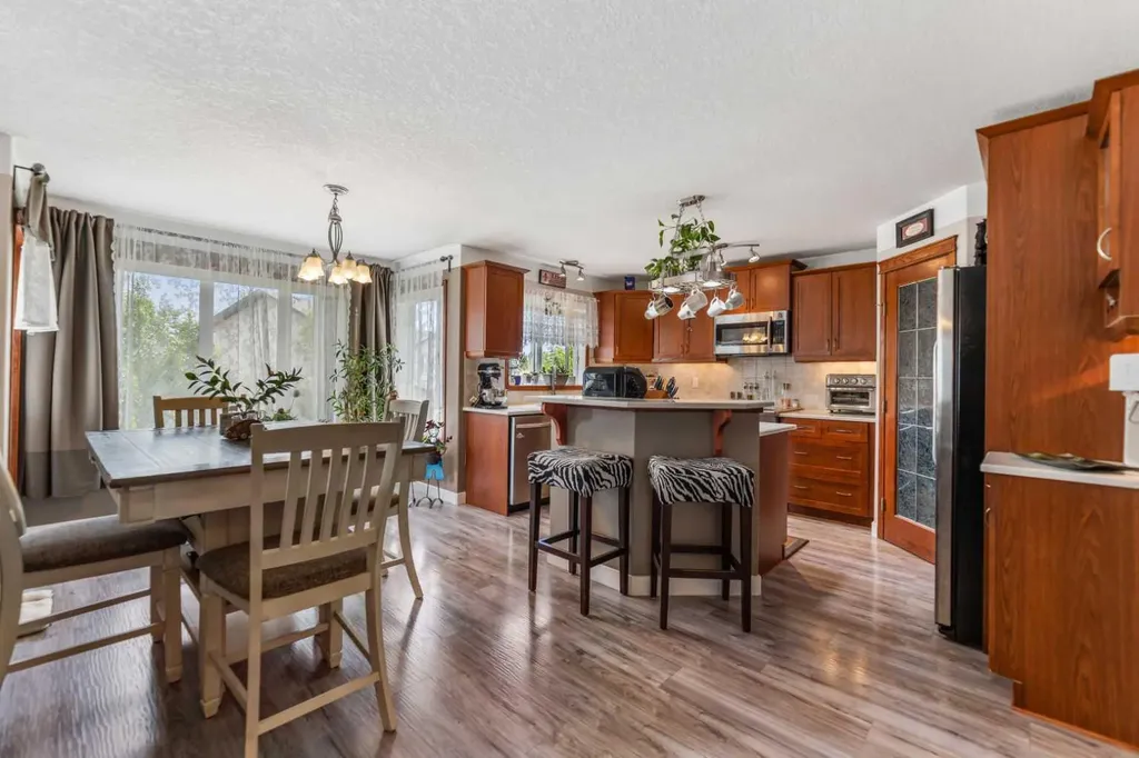 123 Hawkmere View Chestermere AB T1X 1T7