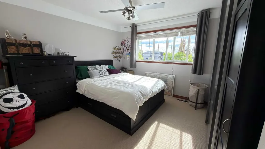 123 Hawkmere View Chestermere AB T1X 1T7
