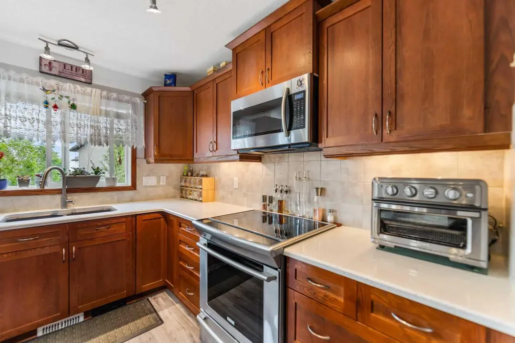 123 Hawkmere View Chestermere AB T1X 1T7