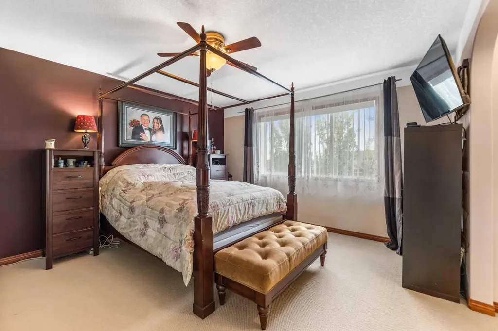 123 Hawkmere View Chestermere AB T1X 1T7