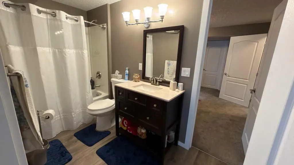 123 Hawkmere View Chestermere AB T1X 1T7