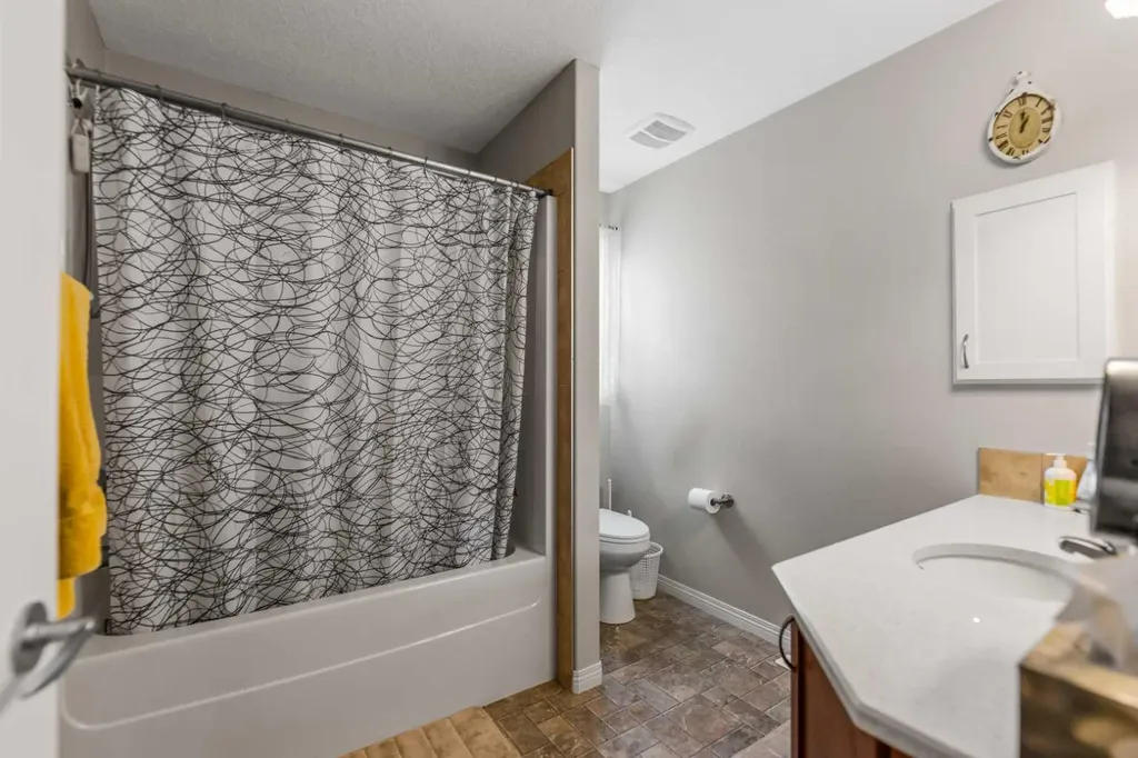 123 Hawkmere View Chestermere AB T1X 1T7