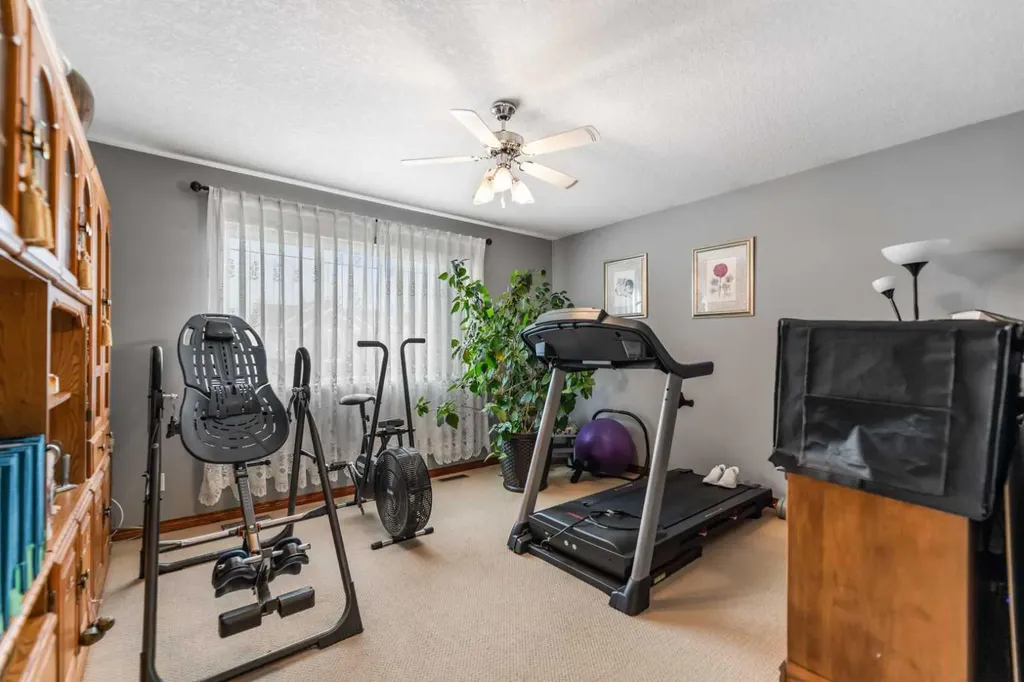 123 Hawkmere View Chestermere AB T1X 1T7
