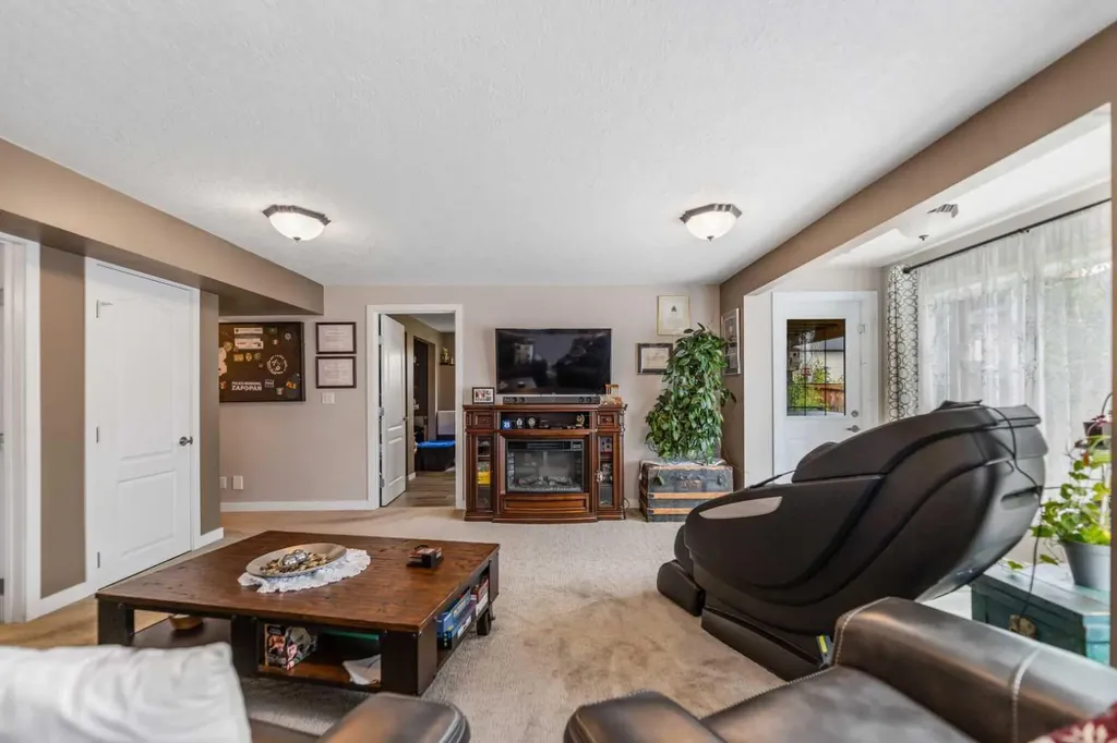 123 Hawkmere View Chestermere AB T1X 1T7