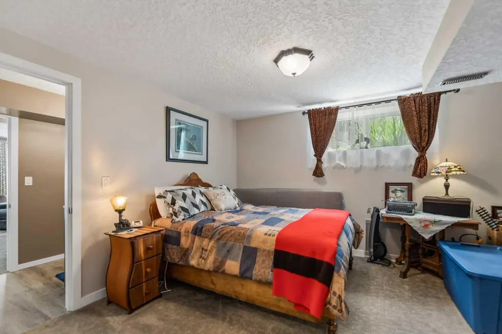123 Hawkmere View Chestermere AB T1X 1T7