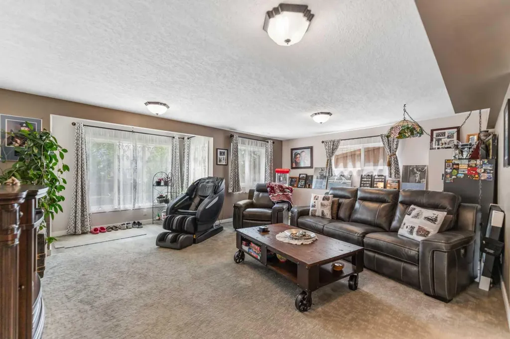 123 Hawkmere View Chestermere AB T1X 1T7