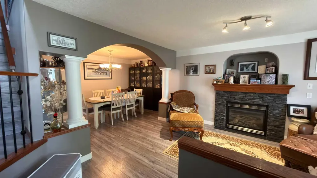 123 Hawkmere View Chestermere AB T1X 1T7