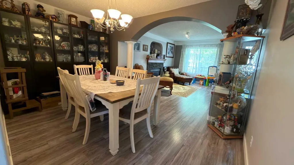 123 Hawkmere View Chestermere AB T1X 1T7
