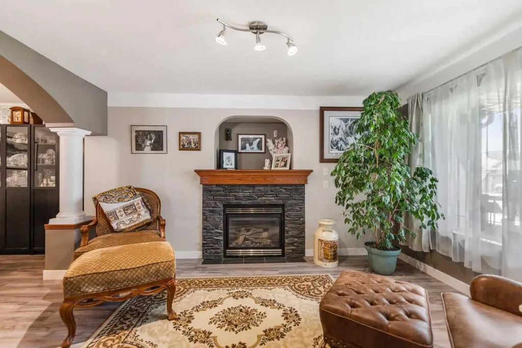123 Hawkmere View Chestermere AB T1X 1T7