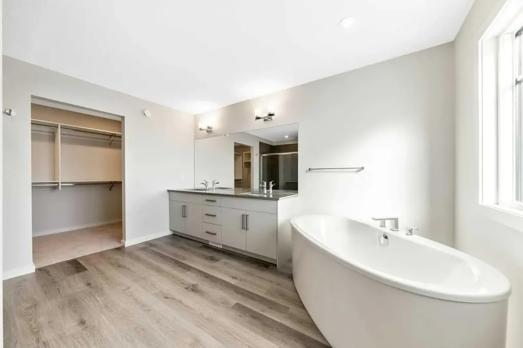 5 Heartwood Lane SE Calgary AB T3M2K1