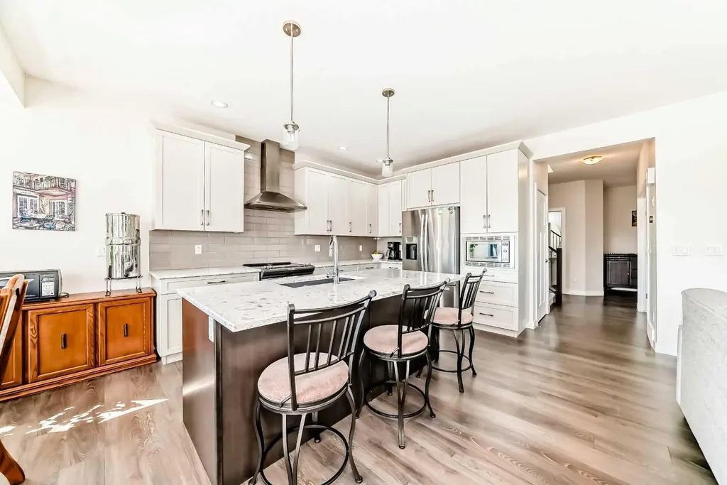 151 Baywater Rise SW Airdrie AB T3H 3V4