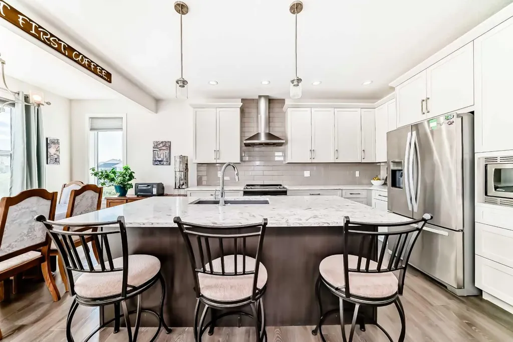 151 Baywater Rise SW Airdrie AB T3H 3V4